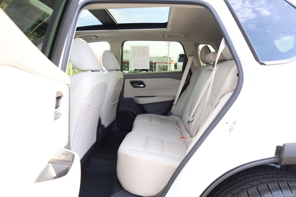 Nissan Rogue Vehicle Image 25