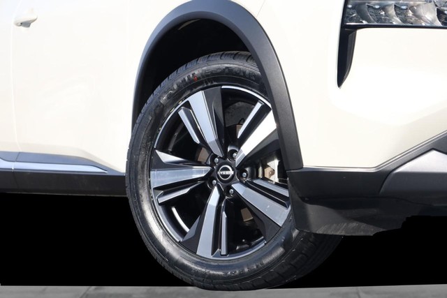 Nissan Rogue Vehicle Image 03