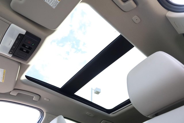 Nissan Rogue Vehicle Image 11