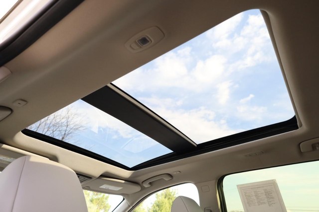 Nissan Rogue Vehicle Image 12