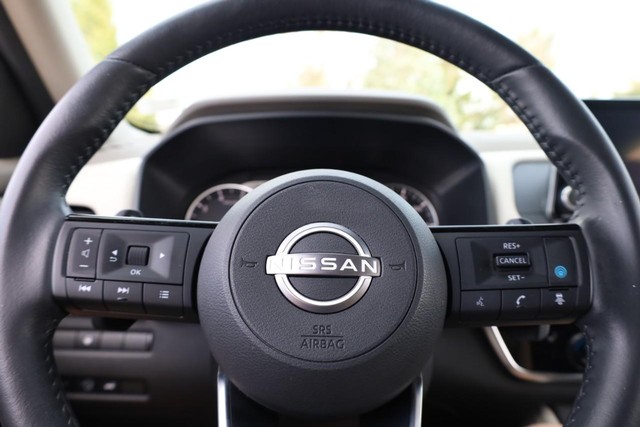 Nissan Rogue Vehicle Image 13