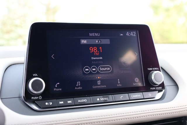 Nissan Rogue Vehicle Image 15