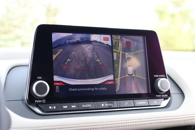 Nissan Rogue Vehicle Image 16