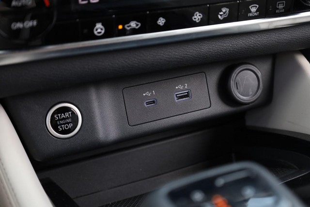 Nissan Rogue Vehicle Image 18