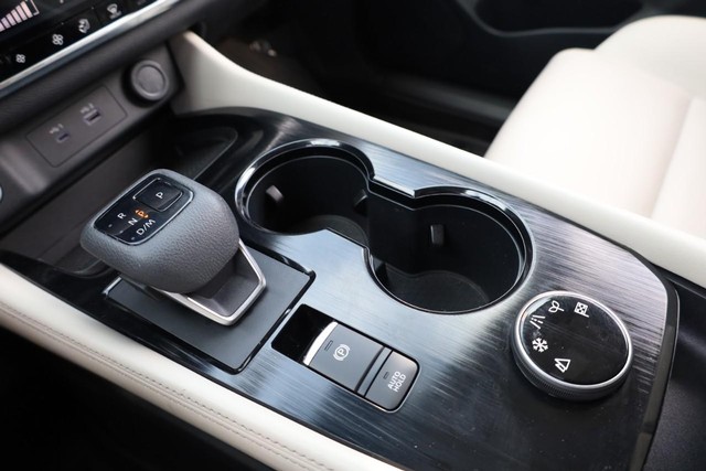 Nissan Rogue Vehicle Image 19