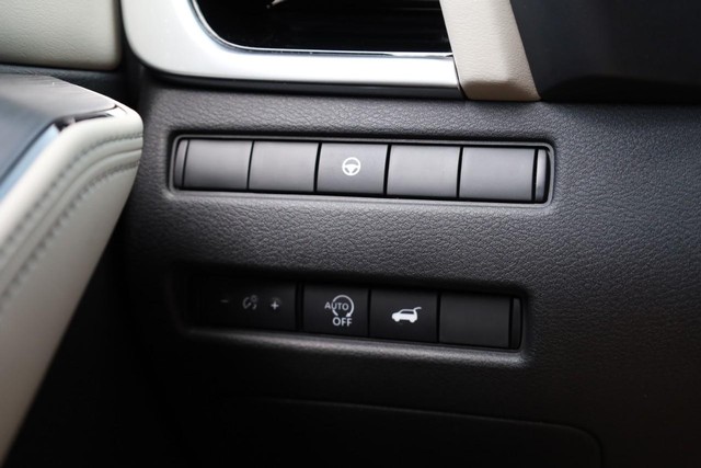 Nissan Rogue Vehicle Image 23