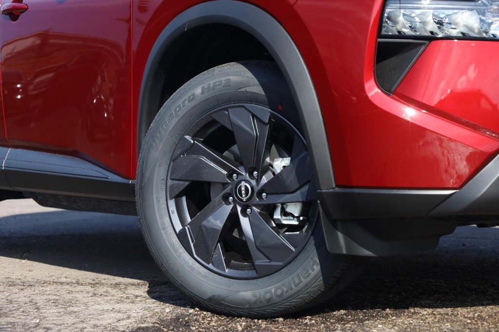 Nissan Rogue Vehicle Image 02