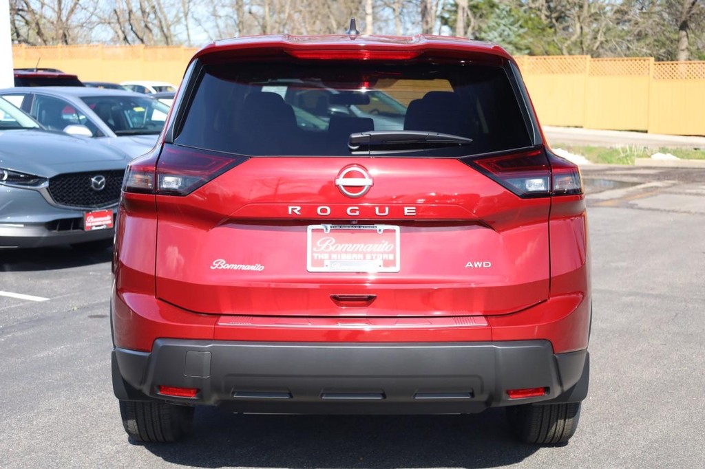 Nissan Rogue Vehicle Image 05