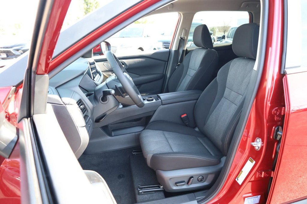 Nissan Rogue Vehicle Image 07