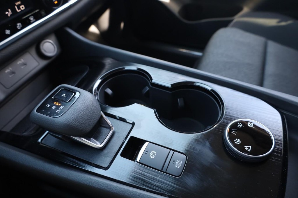 Nissan Rogue Vehicle Image 14