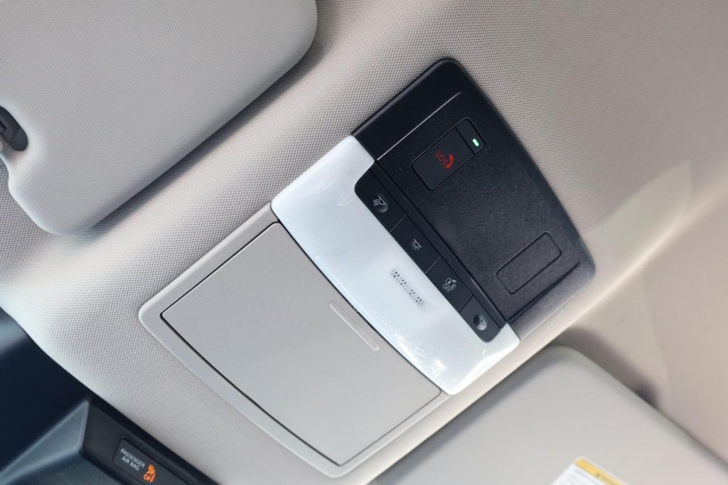 Nissan Rogue Vehicle Image 15