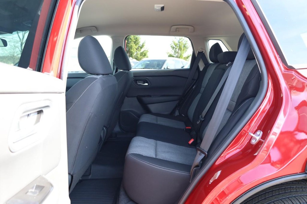 Nissan Rogue Vehicle Image 19
