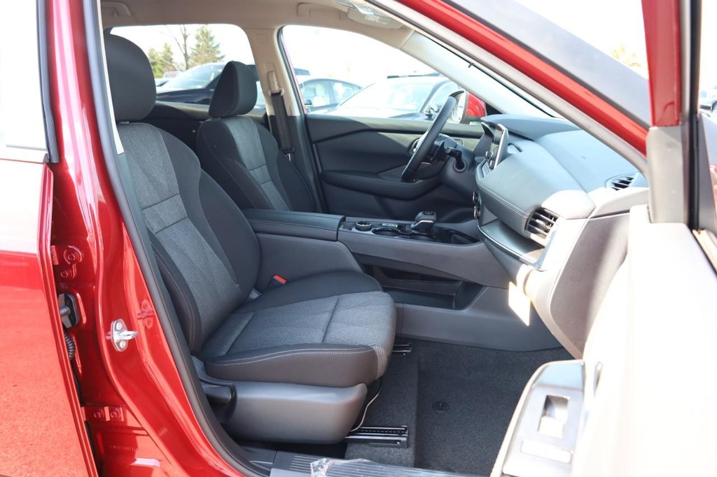 Nissan Rogue Vehicle Image 23