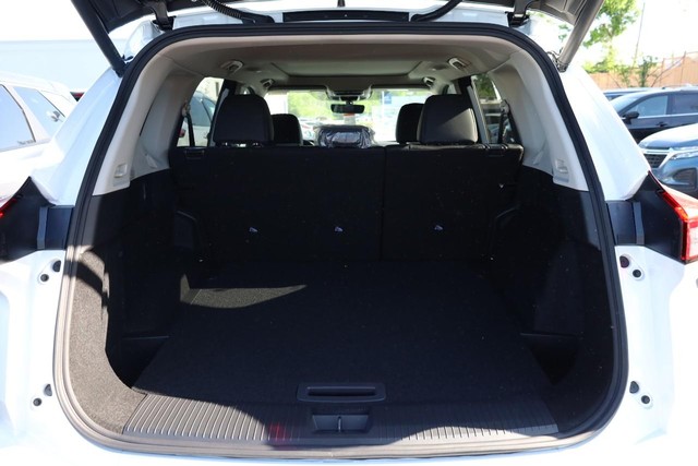 Nissan Rogue Vehicle Image 07