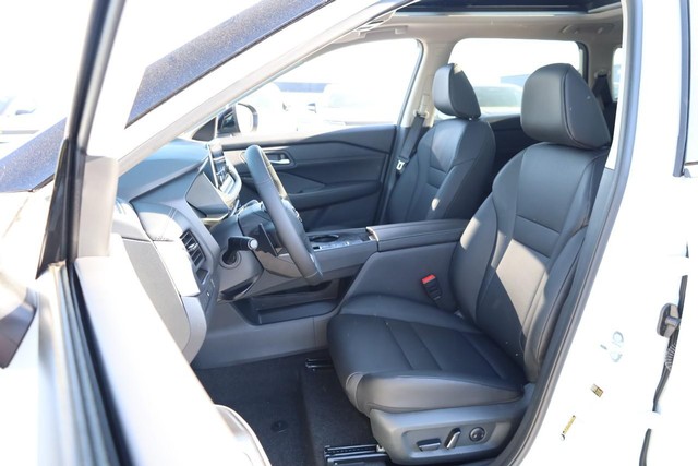 Nissan Rogue Vehicle Image 08
