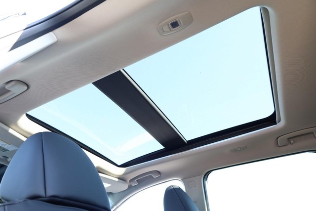 Nissan Rogue Vehicle Image 10