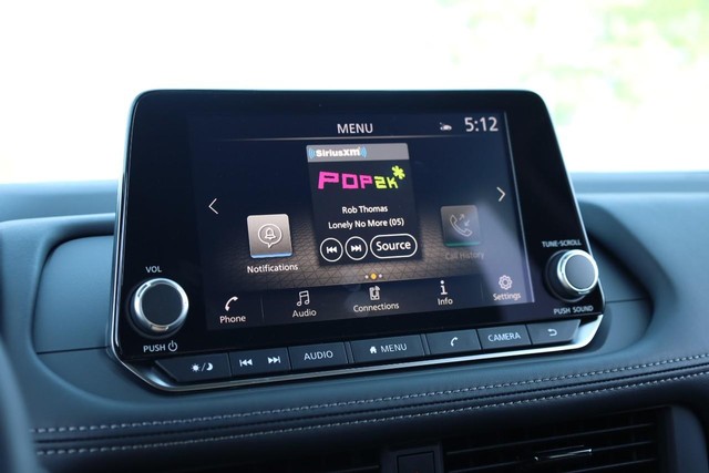 Nissan Rogue Vehicle Image 13