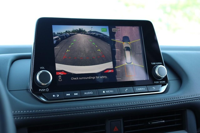 Nissan Rogue Vehicle Image 14