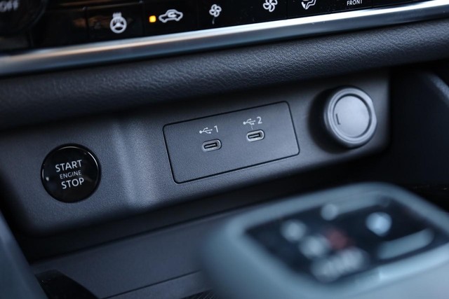 Nissan Rogue Vehicle Image 16