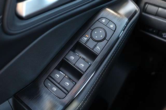 Nissan Rogue Vehicle Image 19