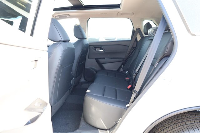 Nissan Rogue Vehicle Image 22
