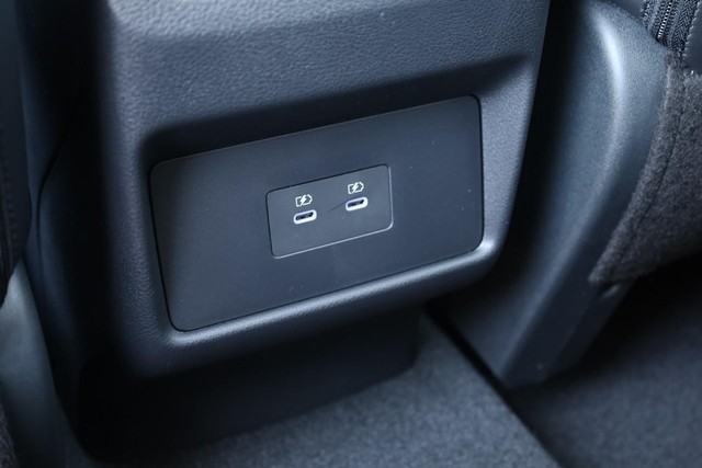 Nissan Rogue Vehicle Image 23