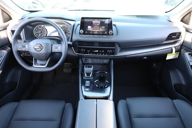 Nissan Rogue Vehicle Image 24