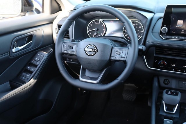Nissan Rogue Vehicle Image 25