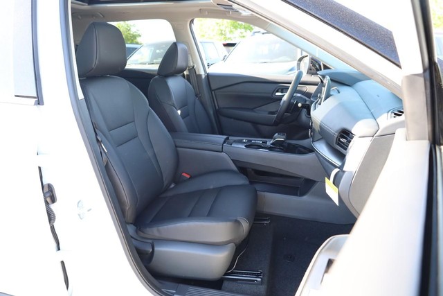 Nissan Rogue Vehicle Image 26