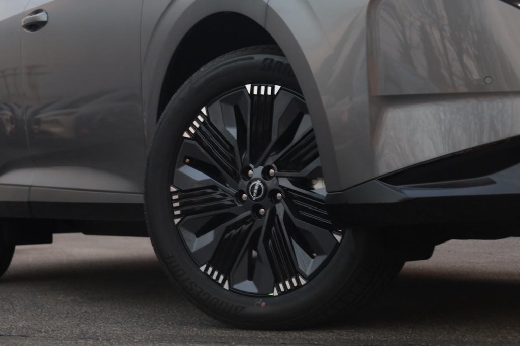 Nissan Murano Vehicle Image 03