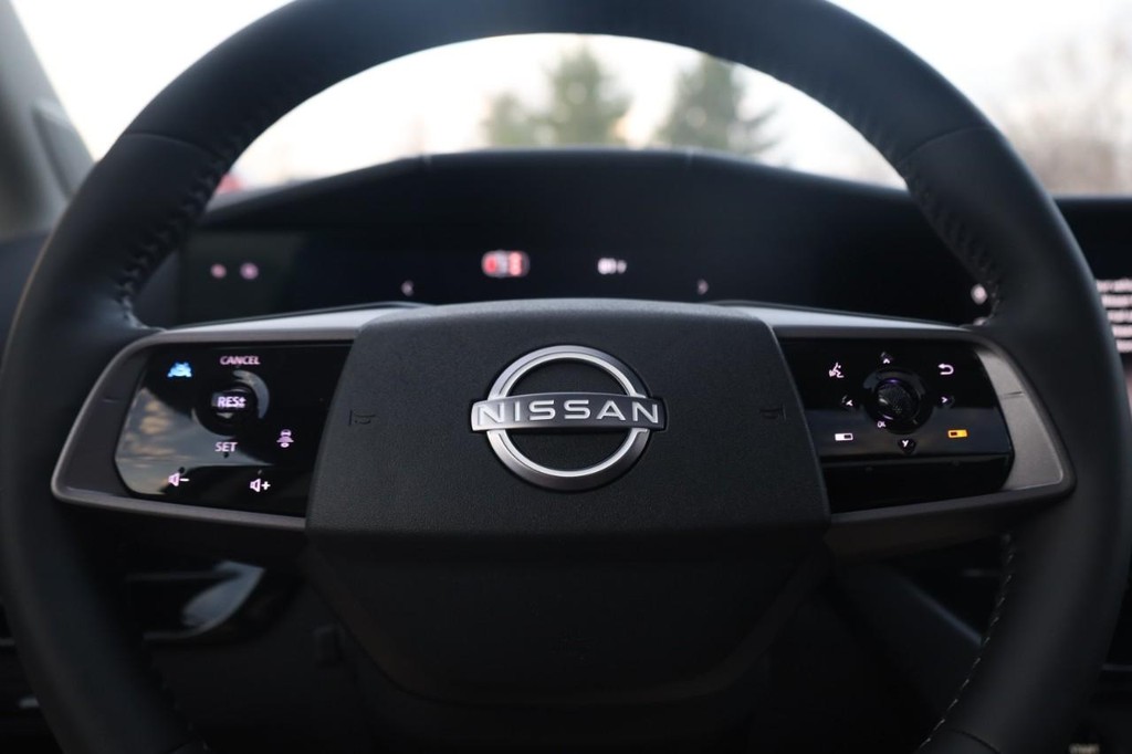 Nissan Murano Vehicle Image 11