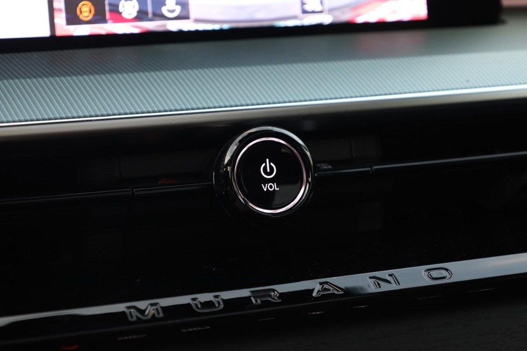 Nissan Murano Vehicle Image 16