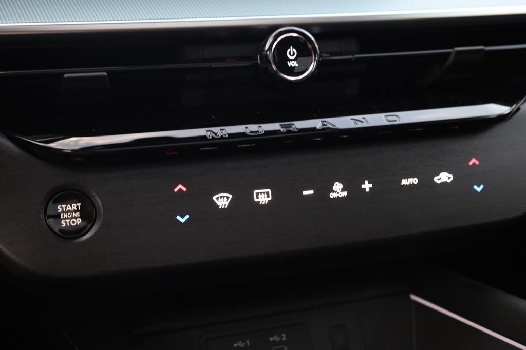 Nissan Murano Vehicle Image 17