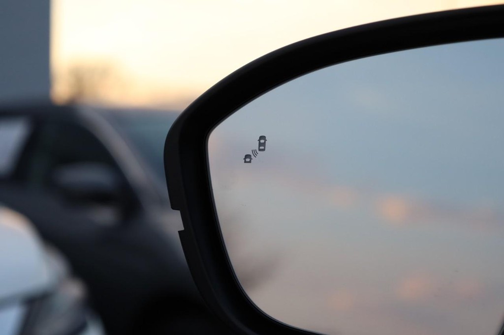 Nissan Murano Vehicle Image 24