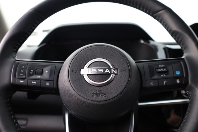 Nissan Pathfinder Vehicle Image 10