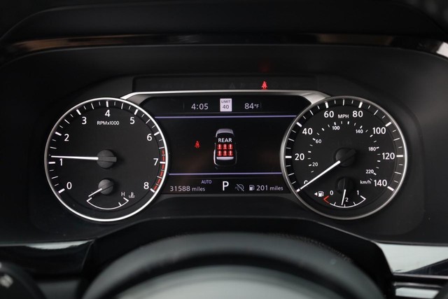 Nissan Pathfinder Vehicle Image 11