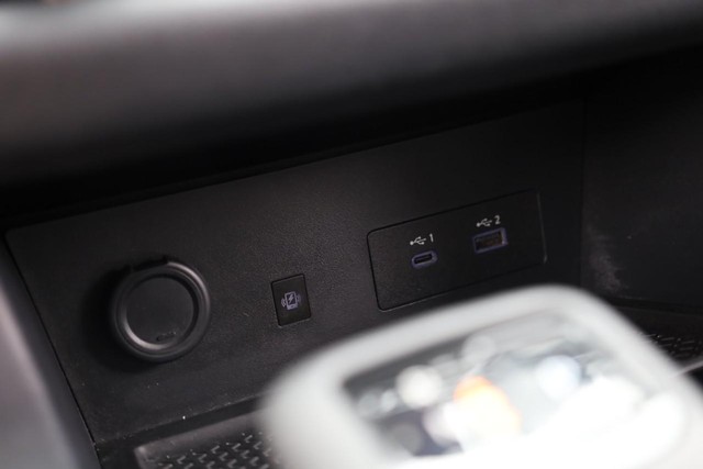 Nissan Pathfinder Vehicle Image 16