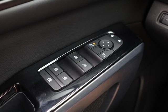 Nissan Pathfinder Vehicle Image 19