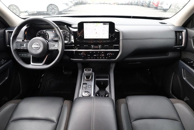 Nissan Pathfinder Vehicle Image 26