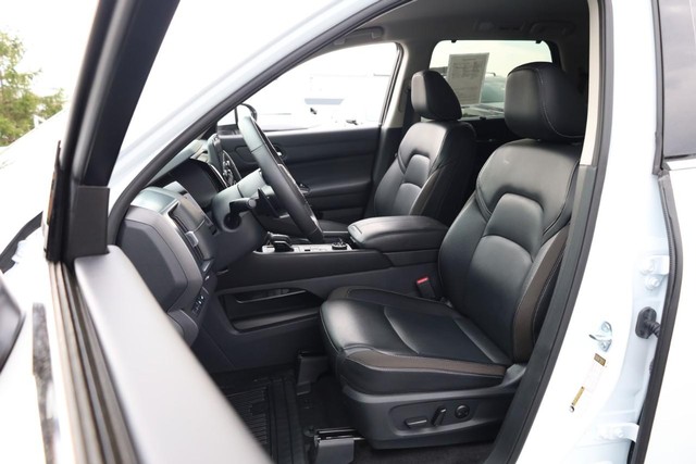 Nissan Pathfinder Vehicle Image 10