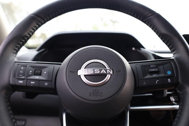 Nissan Pathfinder Vehicle Image 11