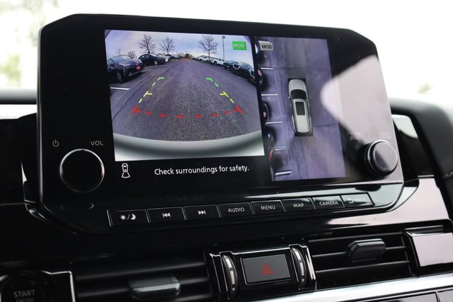 Nissan Pathfinder Vehicle Image 15