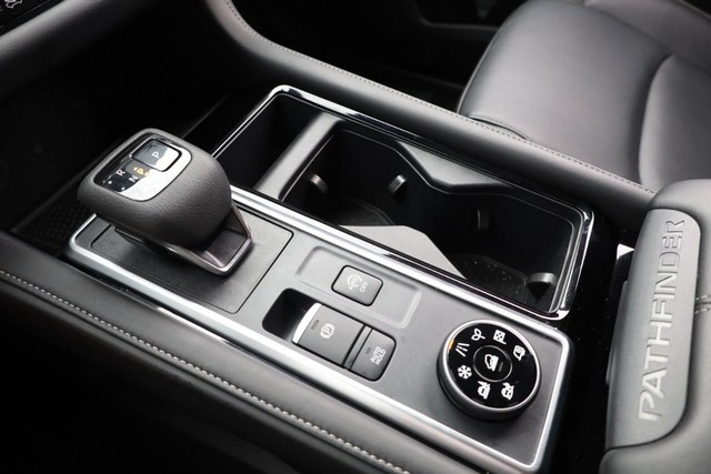 Nissan Pathfinder Vehicle Image 18