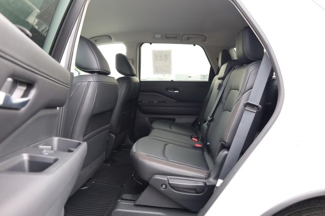 Nissan Pathfinder Vehicle Image 23