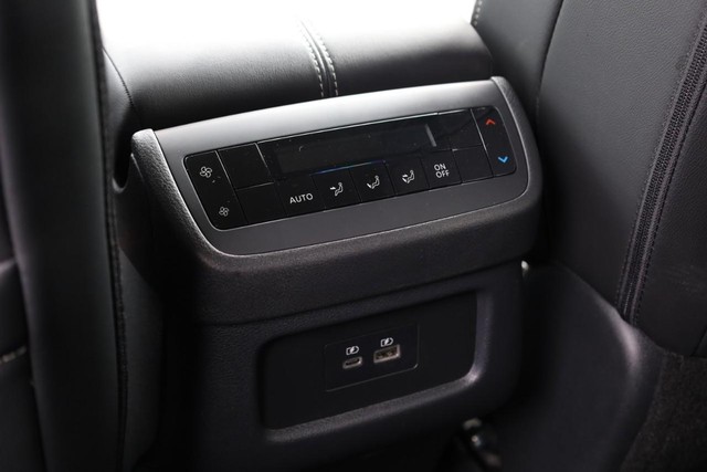 Nissan Pathfinder Vehicle Image 25