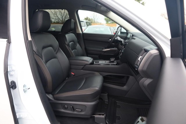 Nissan Pathfinder Vehicle Image 29