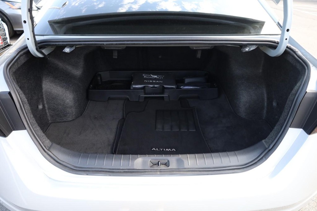 Nissan Altima Vehicle Image 07