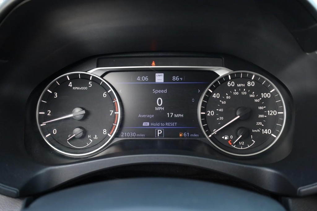 Nissan Altima Vehicle Image 11