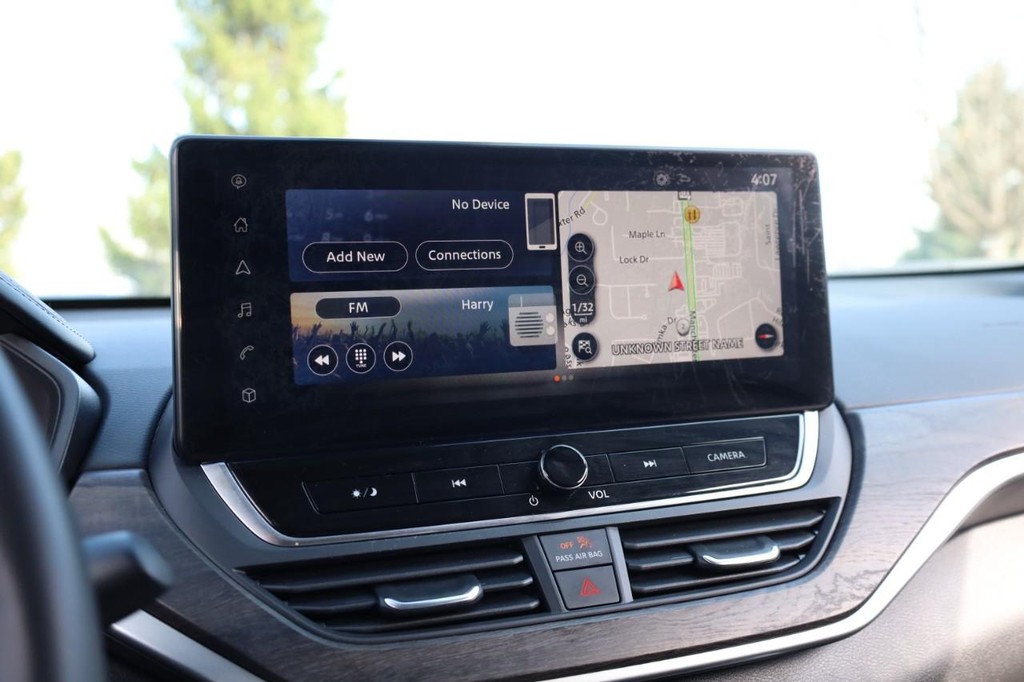 Nissan Altima Vehicle Image 12