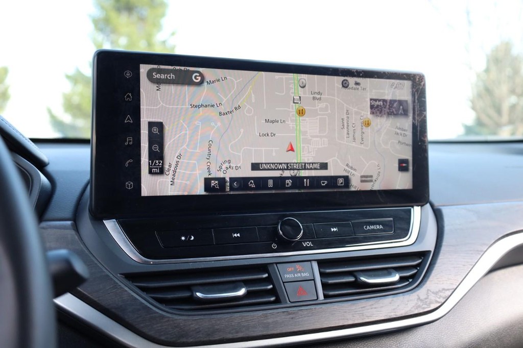 Nissan Altima Vehicle Image 13